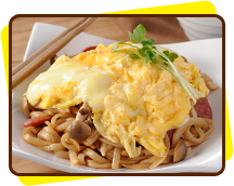 季節のキノコと一緒に！ ふわふわ卵の焼きうどん！