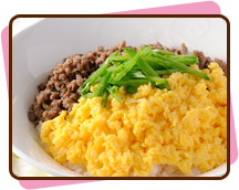 どんどん大きくなーれ！ 季節の三色丼（どん）！