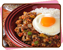 半熟たまごと夏野菜のドライカレー