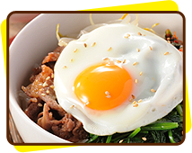 野菜もたっぷりビビンバ　目玉焼きのせ

